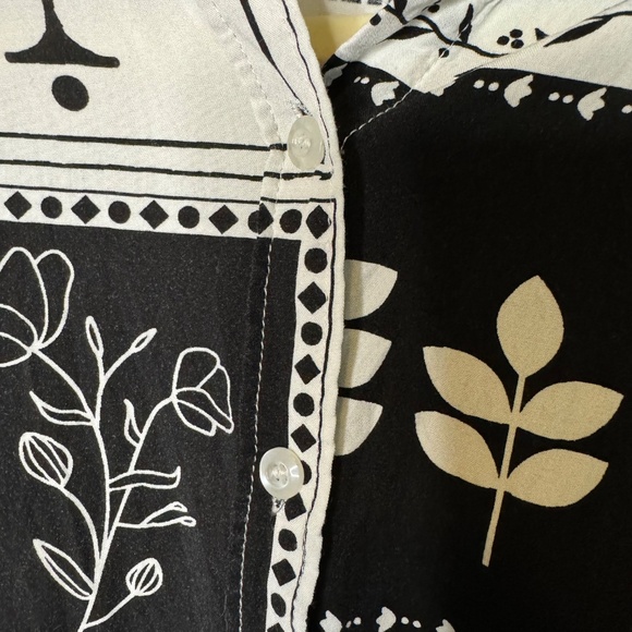 Sunburst Kiss Linen Cropped Button Down Shirt Black & White - Picture 2 of 6